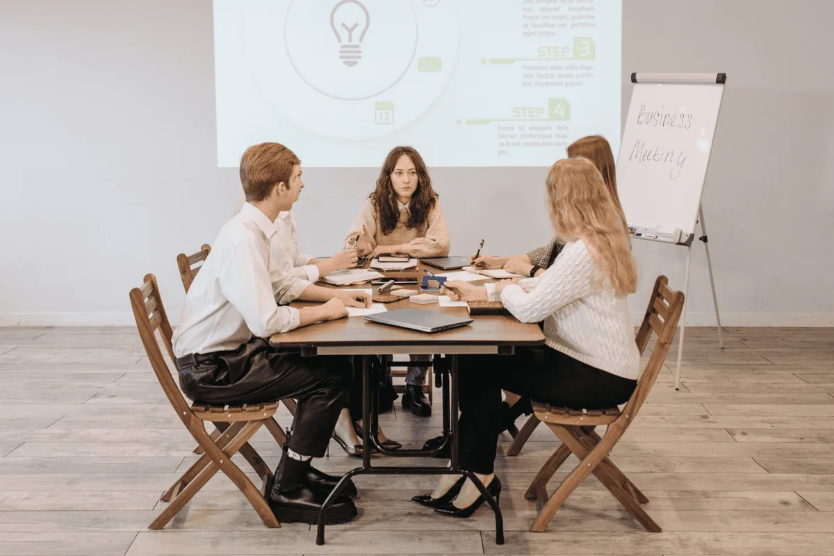 Aluno em aula de conversação em inglês